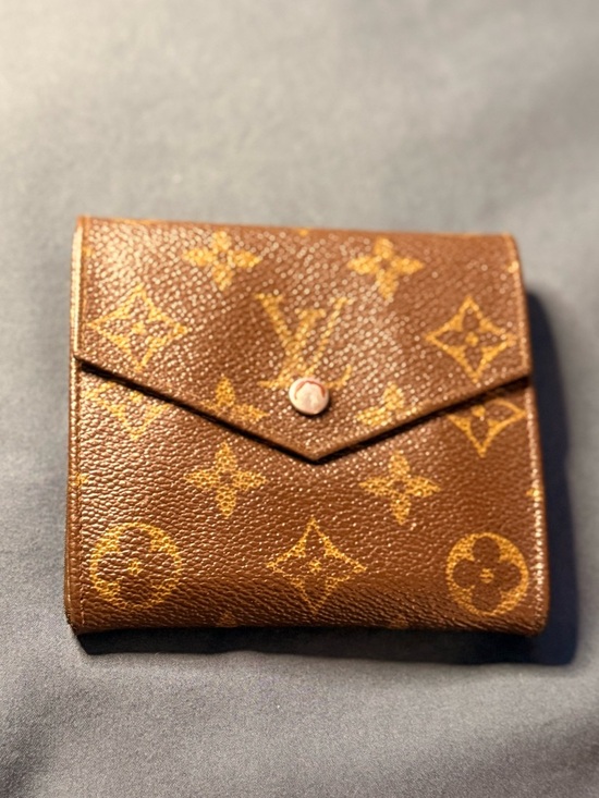 Louis Vuitton Handbags - Louis Vuitton 1989 Monogram Compact Elise Wallet